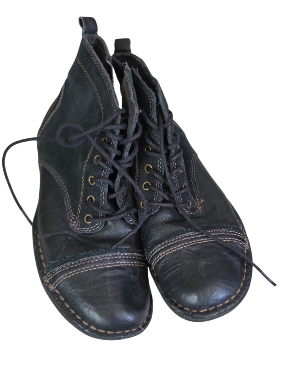 Women's Size 5.5.M Clarks Whistle Watch ankle boots. Worn Maybe Twice.